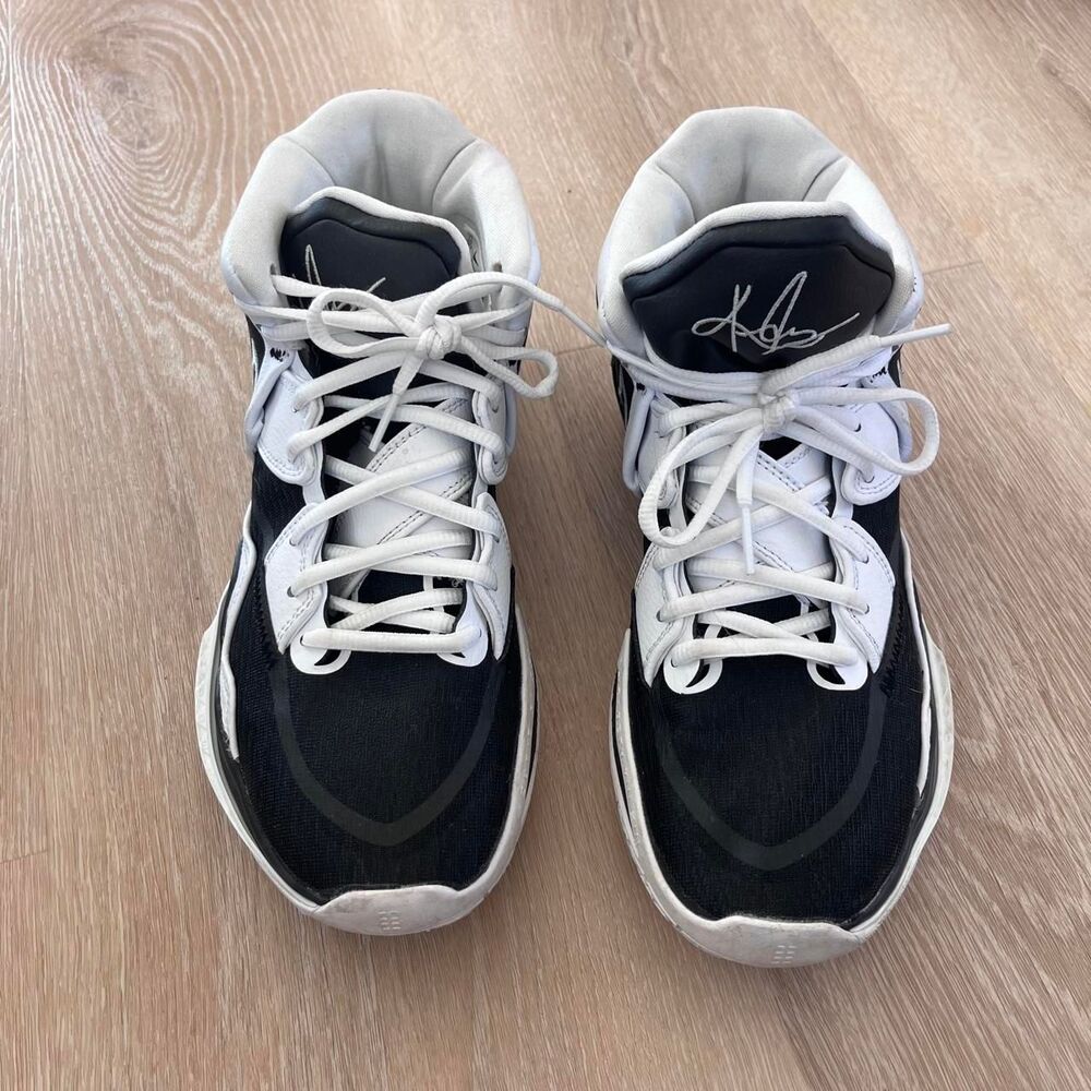 Nike Men's White and Black Trainers